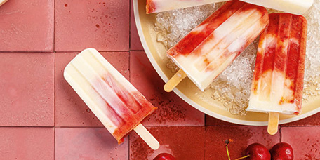 Kirsch-Buttermilch-Popsicles