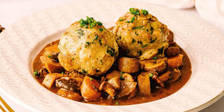 Pilzgulasch-Semmelknödel