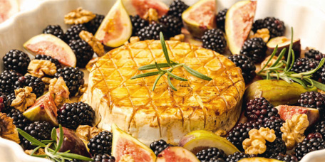 Ofenkäse mit Früchten