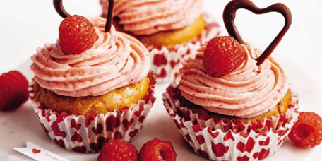 Cupcakes mit eingebackener Liebesbotschaft