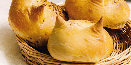 Hasen-Brötchen mit Salz, Pfeffer und Kümmel