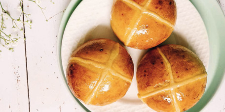 Karfreitags-Brötchen mit Käse