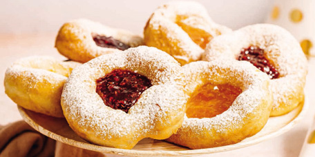 Bauernkrapfen mit Konfitüre
