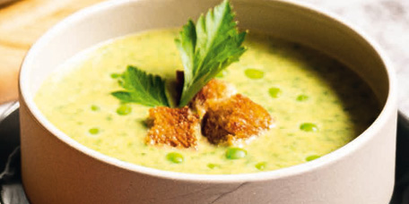 Grüner Seelenwärmer mit Kartoffeln, Spinat und Erbsen