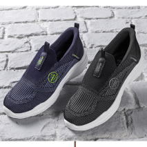 Step Easy Sneaker