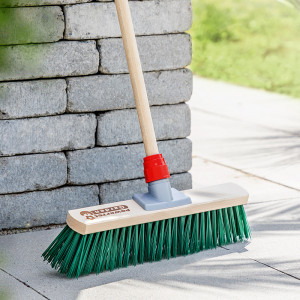 /ext/img/product/angebote/25_05_26/200_garten-strassenbesen_1.jpg