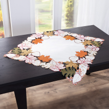 Mitteldecke mit Lochstickerei