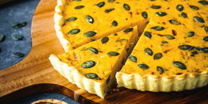 /ext/img/product/sortiment/rezepte_neu/rezept_2021_hauptspeise_kuerbistarte_1.jpg