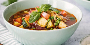 /ext/img/product/sortiment/rezepte_neu/rezept_2021_suppe_sommer-minestrone_1.jpg