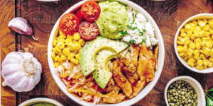 /ext/img/product/sortiment/rezepte_neu/rezept_2022_hauptspeise_chickenbowl_1.jpg