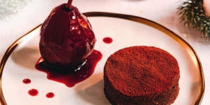 /ext/img/product/sortiment/rezepte_neu/rezept_2023_dessert_pochierte-rotweinbirne_1.jpg