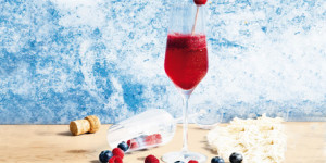 /ext/img/product/sortiment/rezepte_neu/rezept_2023_getraenke_beeren-bellini_1.jpg
