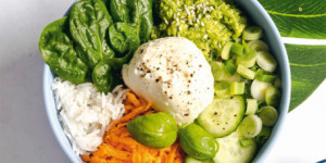 /ext/img/product/sortiment/rezepte_neu/rezept_2023_hauptspeise_gruene-spinat-bowl_1.jpg