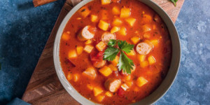 /ext/img/product/sortiment/rezepte_neu/rezept_2023_hauptspeise_kuerbisgulasch_1.jpg
