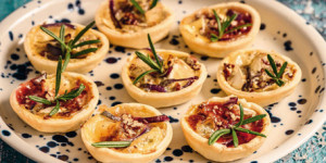 /ext/img/product/sortiment/rezepte_neu/rezept_2023_snacks_camembert-toertchen_1.jpg