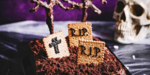 /ext/img/product/sortiment/rezepte_neu/rezept_2024_dessert_death-by-chocolate-cake_1.jpg