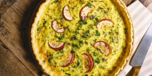 /ext/img/product/sortiment/rezepte_neu/rezept_2024_hauptspeise_apfel-kaese-tarte_1.jpg