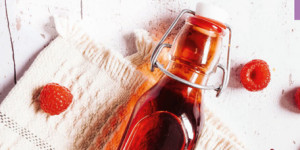 /ext/img/product/sortiment/rezepte_neu/rezept_2024_snacks_himbeer-zwiebel-essig_1.jpg