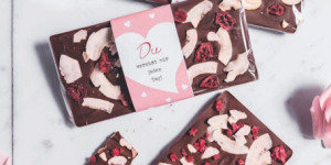 /ext/img/product/sortiment/rezepte_neu/rezept_2025_dessert_diy-schokotafeln_1.jpg