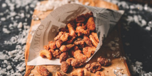 Produktbild »Gebrannte Nüsse über der Feuerschale«