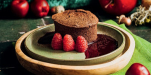 /ext/img/product/sortiment/rezepte_neu/rezept_2025_dessert_rotweinkuechlein_1.jpg