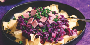 Produktbild »Lila Schinkennudeln mit Rotkohl«