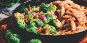 Produktbild »Schupfnudeln mit Rosenkohl und Nussbröseln«