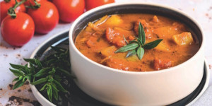 /ext/img/product/sortiment/rezepte_neu/rezept_2025_hauptspeise_tomatencurry_1.jpg