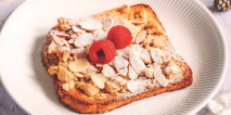 Serviervorschlag »French Toast mit Streuseln«