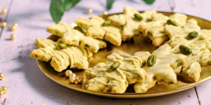 /ext/img/product/sortiment/rezepte_neu/rezept_2025_kuchen_pistaziensterne_1.jpg