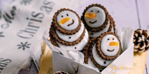 /ext/img/product/sortiment/rezepte_neu/rezept_2025_kuchen_schneemann-plaetzchen_1.jpg